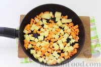 Фото приготовления рецепта: Картошка, тушенная с брокколи, цветной капустой и сладким перцем в молоке - шаг №3