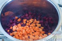 Фото приготовления рецепта: Свекольная икра с помидорами, морковью и сладким перцем (на зиму) - шаг №5