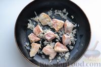 Фото приготовления рецепта: Макароны с индейкой и грибами в томатном соусе - шаг №5