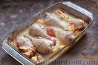 Фото приготовления рецепта: Куриные ножки, запечённые с яблоками и апельсиново-сливочным соусом - шаг №13