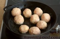 Фото приготовления рецепта: Жареные куриные шарики с сыром и виноградом - шаг №8