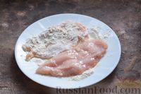 Фото приготовления рецепта: Куриные отбивные в сливочно-сырном соусе - шаг №3