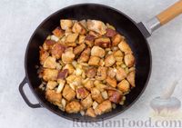 Фото приготовления рецепта: Свинина, тушенная с овощами в томатном соусе (в сковороде) - шаг №5