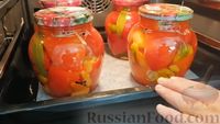 Фото приготовления рецепта: Маринованные перцы, фаршированные капустой (на зиму) - шаг №6