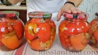 Фото приготовления рецепта: Маринованные перцы, фаршированные капустой (на зиму) - шаг №7
