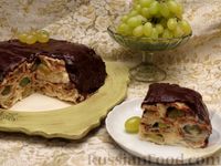 Фото к рецепту: Слоёный торт с виноградом и сметанным кремом