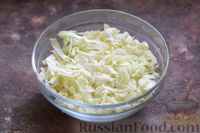 Фото приготовления рецепта: Салат из капусты со свёклой и морковью (на зиму) - шаг №2