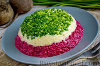 Фото приготовления рецепта: Слоёный салат из свёклы, сыра и зелёного лука - шаг №19