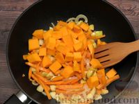 Фото приготовления рецепта: Тыква, жаренная с айвой и морковью - шаг №9