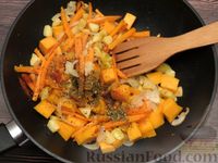 Фото приготовления рецепта: Тыква, жаренная с айвой и морковью - шаг №10