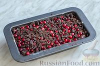 Фото приготовления рецепта: Цельнозерновой шоколадный кекс на кефире, с клюквой - шаг №13