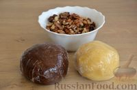 Фото приготовления рецепта: Полосатое песочное печенье с грецкими орехами - шаг №6