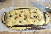 Фото приготовления рецепта: Полосатое песочное печенье с грецкими орехами - шаг №10