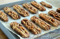 Фото приготовления рецепта: Полосатое песочное печенье с грецкими орехами - шаг №15