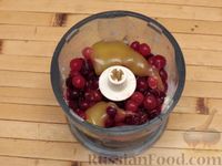 Фото приготовления рецепта: Соус из хрена с клюквой и мёдом - шаг №4
