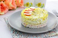 Фото к рецепту: Слоёный салат с крабовыми палочками, плавленым сыром и яйцами