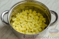Фото приготовления рецепта: Чечевичный суп-пюре с консервированным тунцом и клюквой - шаг №3