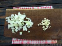 Фото приготовления рецепта: Курица, тушенная с картофелем и тыквой (на сковороде) - шаг №4