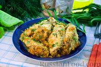 Фото приготовления рецепта: Куриные крылышки, тушенные в сметанно-чесночном соусе - шаг №15