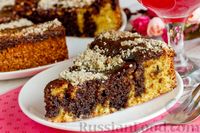 Фото приготовления рецепта: Бисквитный пирог с шоколадной пропиткой и орехами - шаг №15