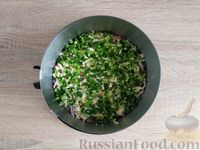 Фото приготовления рецепта: Слоёный салат с крабовыми палочками, морковью по-корейски, сыром и яйцами - шаг №7