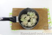 Фото приготовления рецепта: Закусочные пирожные из цветной капусты с острой творожной начинкой - шаг №2