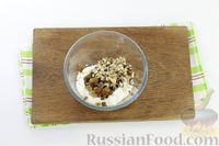 Фото приготовления рецепта: Айва, запечённая с творогом, грецкими орехами и изюмом - шаг №3