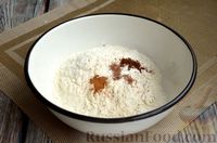 Фото приготовления рецепта: Пряный тыквенный кекс с шоколадной глазурью и семечками - шаг №7