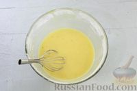 Фото приготовления рецепта: Полосатый морковно-шоколадный кекс с лимонной глазурью - шаг №16