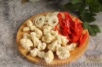Фото приготовления рецепта: Маринованная цветная капуста с болгарским перцем (на зиму) - шаг №3