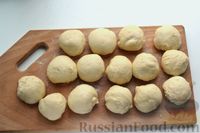 Фото приготовления рецепта: Дрожжевые пирожки с айвой (в духовке) - шаг №11