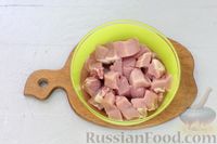 Фото приготовления рецепта: Свинина, тушенная с айвой - шаг №2