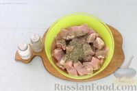 Фото приготовления рецепта: Свинина, тушенная с айвой - шаг №3