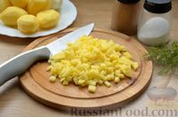 Фото приготовления рецепта: Картофельная запеканка с фаршем и сыром, на сковороде - шаг №2