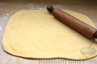 Фото приготовления рецепта: Тыквенные булочки-улитки с клюквой, корицей и молочной глазурью - шаг №15