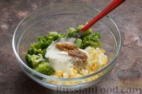 Фото приготовления рецепта: Салат из брокколи и яиц со сметанно-горчичной заправкой - шаг №7