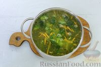 Фото приготовления рецепта: Суп с брокколи, рисом и плавленым сыром - шаг №7