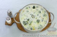 Фото приготовления рецепта: Суп с брокколи, рисом и плавленым сыром - шаг №10