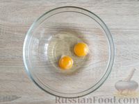 Фото приготовления рецепта: Цветная капуста, жаренная с яйцами, сладким перцем и сыром - шаг №5