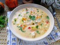 Фото приготовления рецепта: Тыквенный суп с куриным филе, цветной капустой и плавленым сыром - шаг №17