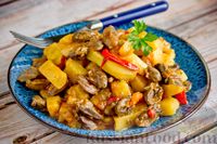 Фото приготовления рецепта: Картошка, тушенная с куриными сердечками и сладким перцем - шаг №15