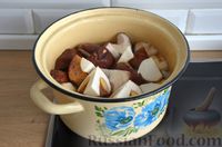 Фото приготовления рецепта: Тушёная картошка с грибами в сметане - шаг №3