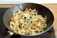 Фото приготовления рецепта: Тушёная картошка с грибами в сметане - шаг №7