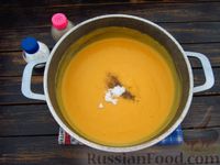 Фото приготовления рецепта: Тыквенно-картофельный суп-пюре с молоком - шаг №11