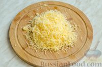 Фото приготовления рецепта: Фриттата с колбасой и сыром, запечённая в хлебе - шаг №13