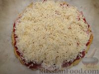 Фото приготовления рецепта: Пицца на корже из цветной капусты, с ветчиной и сыром - шаг №12