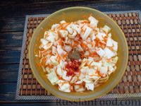 Фото приготовления рецепта: Салат из капусты с морковью и луком, по-корейски - шаг №11