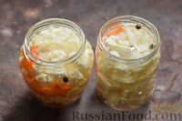 Фото приготовления рецепта: Маринованная цветная капуста с морковью и чесноком (на зиму) - шаг №11