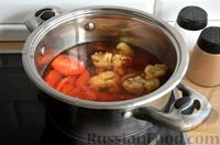 Фото приготовления рецепта: Томатный суп-пюре с цветной капустой и сладким перцем - шаг №6