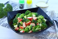 Фото к рецепту: Салат с крабовыми палочками, брокколи и яйцами